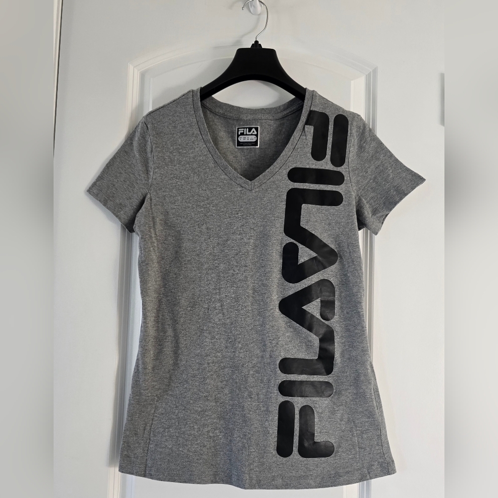 Fila Women's Gray Short Sleeve V-neck Front Logo T-shirt Size Small